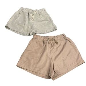2 Zenana Outfitters woven
drawstring pull on shorts with pockets Tan/ khaki Lg